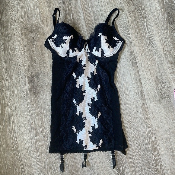 Vs black mesh lace lingerie garter mini dress 34d Victoria secret black and pink - Picture 1 of 9